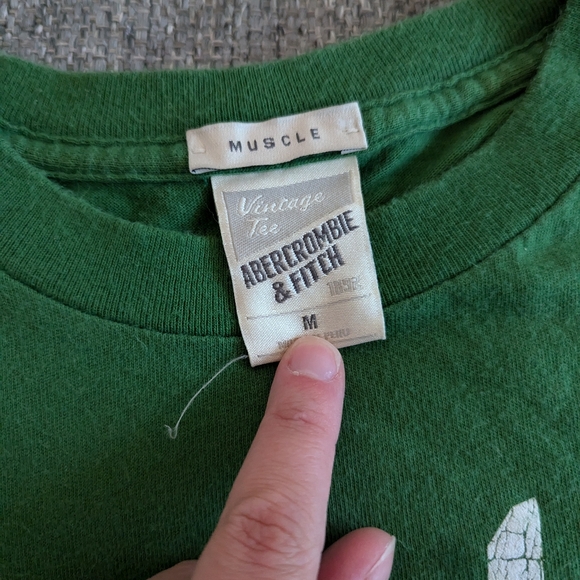 💙2/$10 Men's Abercrombie T-shirt - Picture 2 of 3